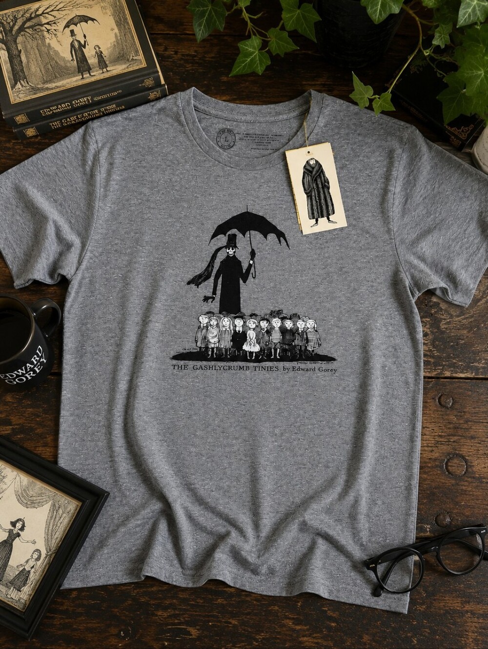 Out of Print Edward Gorey Gashlycrumb Tinies Tee Large NWT